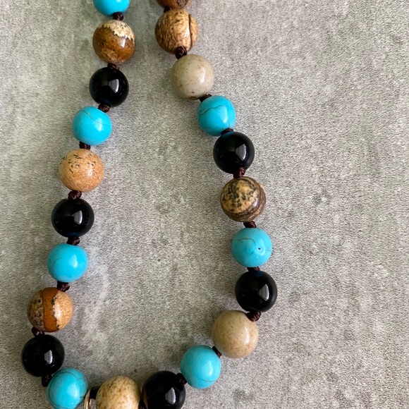 Handmade natural stone cross pendant necklace - Picture 6 of 7